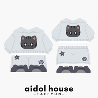 Set of children's clothing with cat designs on a white background, featuring the brand 'aidol house'.