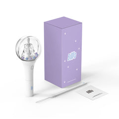 An official Billlie light stick, alongside its packaging box and accessories, displayed on a white background.