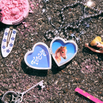 FOCUS [1st Mini] [Heart Locket Ver.] [Smart Album]